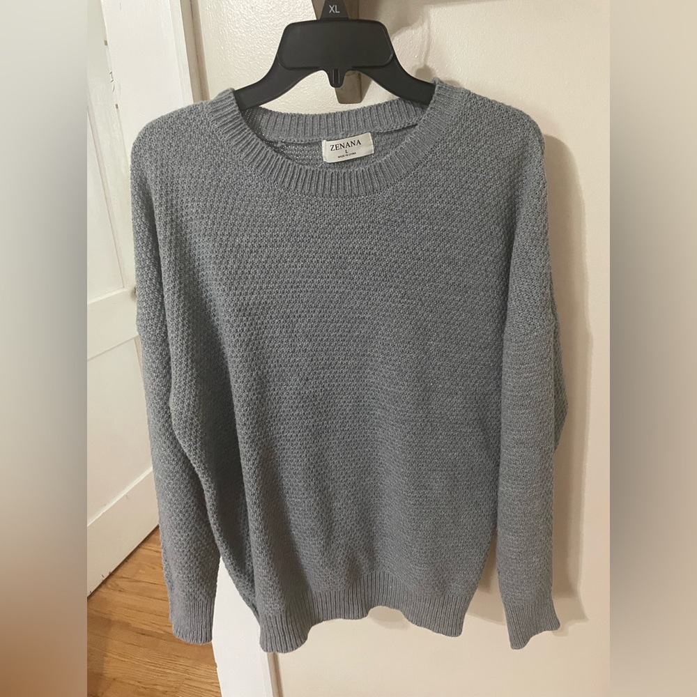 Zenana Outfitters Women's Gray Crewneck Sweater